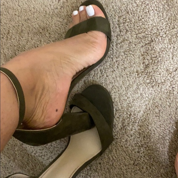 Heels - Picture 1 of 2
